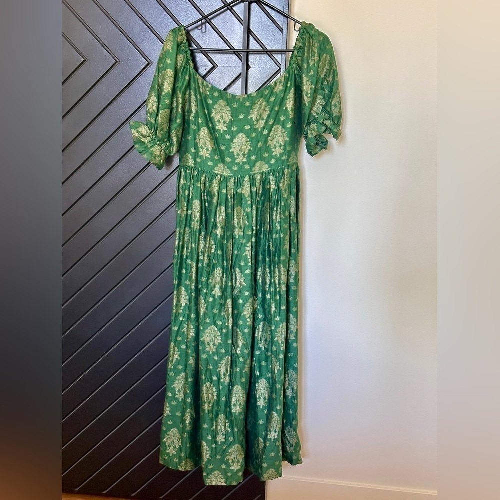 Silk Brocade Midi dress, low square neckline & puff sleeves. Zipper at the back